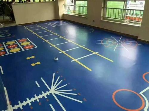 定制塑膠地板、PVC地板新潮、花色多樣適用于幼兒園、健身房、商場等場所